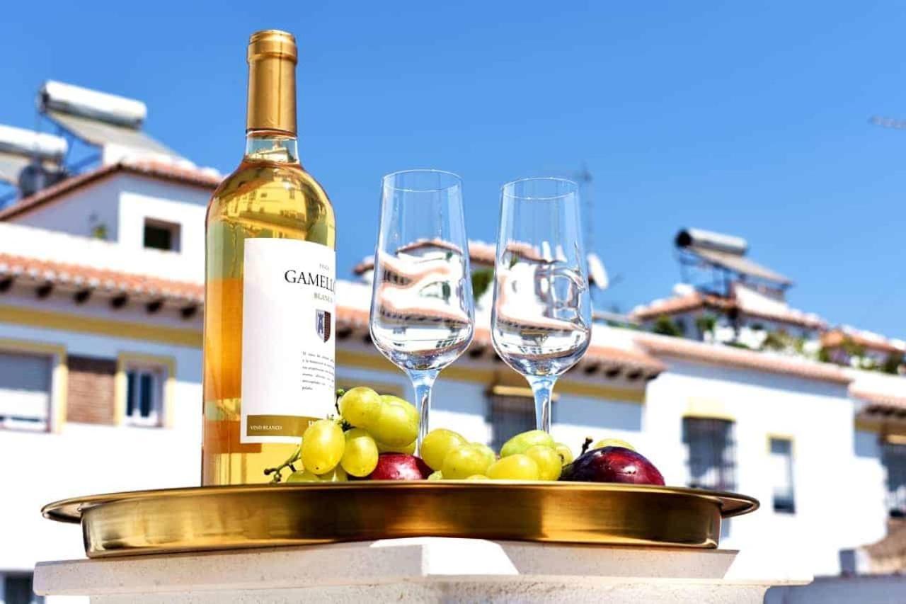 Villa New Townhouse In The Heart Of Nerja With Jacuzzi Exterior foto