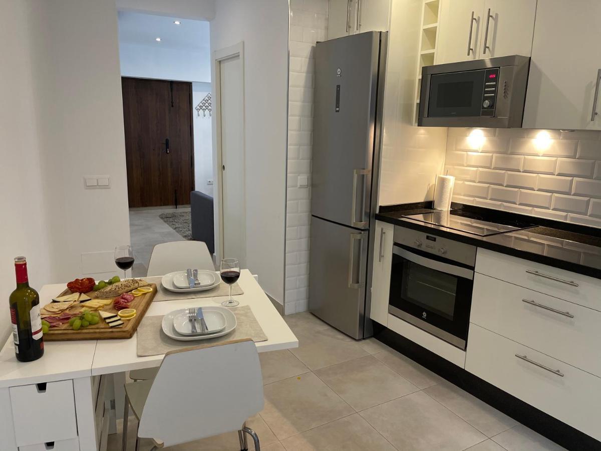 Villa New Townhouse In The Heart Of Nerja With Jacuzzi Exterior foto