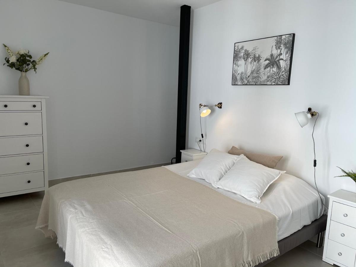 Villa New Townhouse In The Heart Of Nerja With Jacuzzi Exterior foto