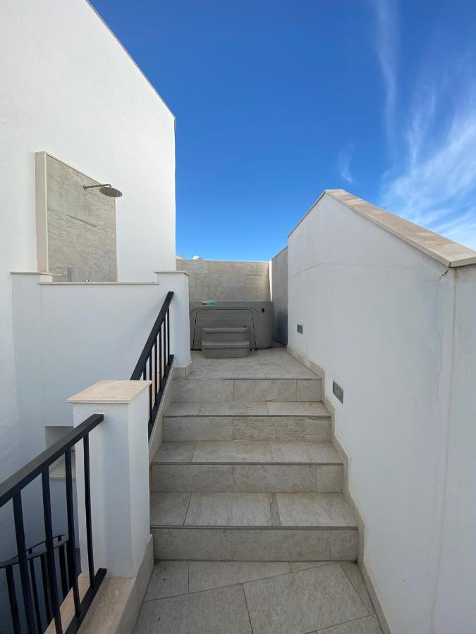 Villa New Townhouse In The Heart Of Nerja With Jacuzzi Exterior foto